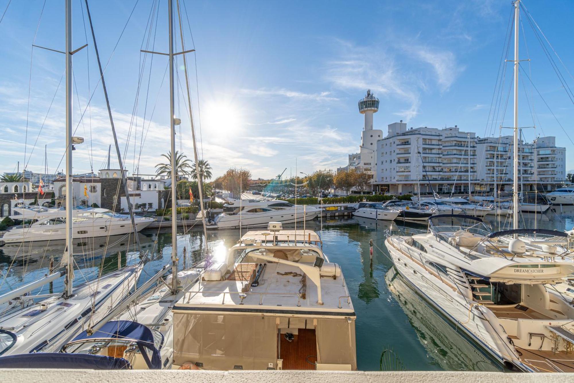 Moderno Apartamento Frente Al Canal Con Terrazas Apartment Empuriabrava Exterior photo